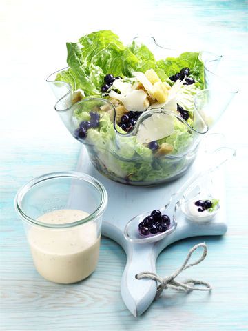 Salade de Caesar avec des myrtilles sauvages