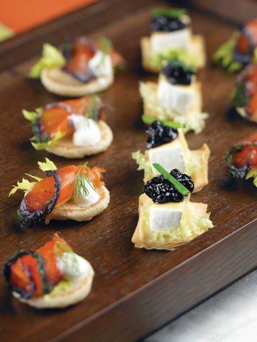 Canapés mit Blaubeer-Dip