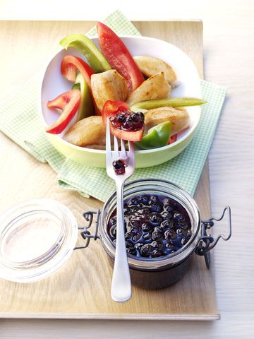 Fondue de poulet et poivron avec sauce myrtille