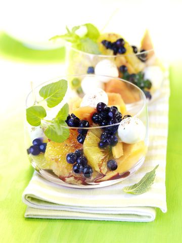 Salade de fruits aux myrtilles avec vinaigrette épicée